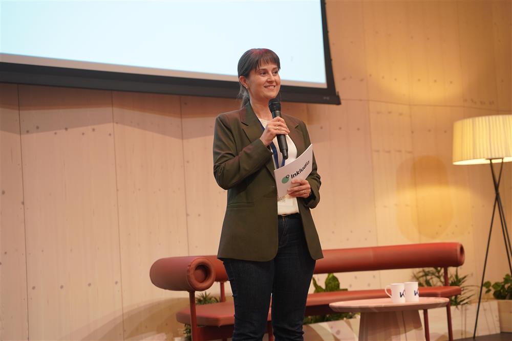 Linn Marita Nikolaisen i Inkludia - Klikk for stort bilde